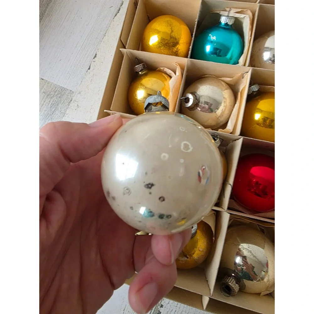 Vintage shiny Brite ball ornament green red gold silver set box Santa Land Xmas